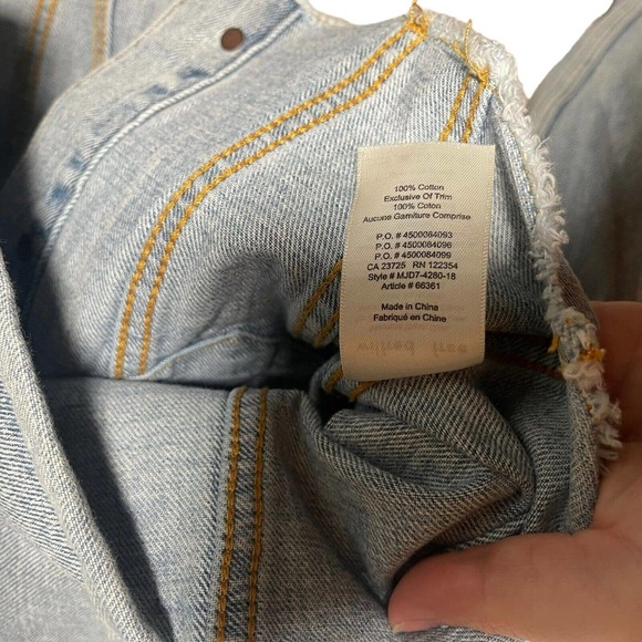 Wilfred Free Aritzia Sandalis Fringed Hem Button Down Cropped Denim Jacket Small - Picture 10 of 11